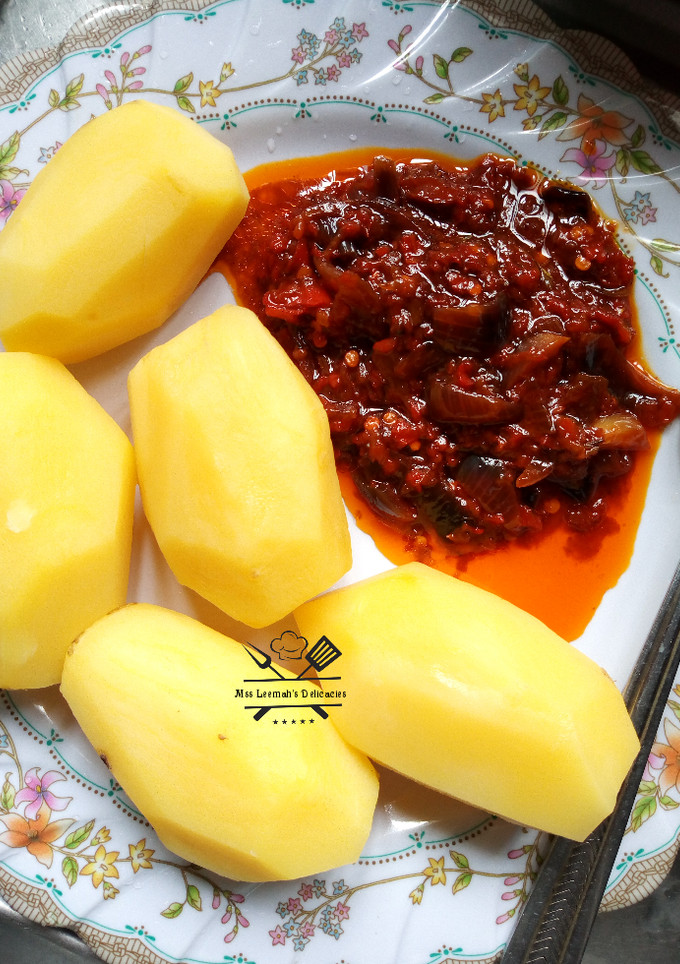 A picture of Boiled Potatoes with Source.