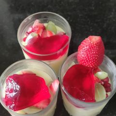 A picture of Apple custard with Jelly crystal.