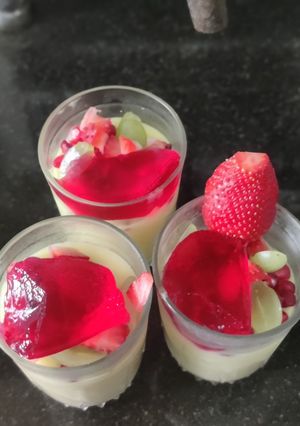 A picture of Apple custard with Jelly crystal.
