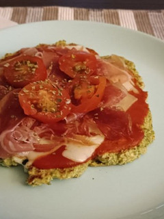 Una foto de Pizza con base de brócoli