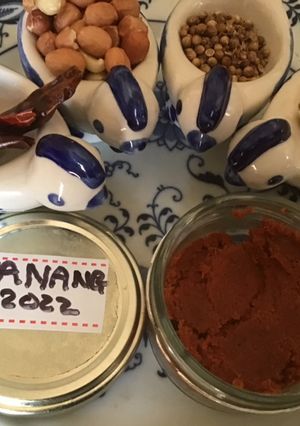 A picture of California Farm Fresh Panang Curry Paste and Sauce.