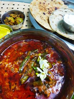 વેજ મસાલા વિથ ગ્રીન સ્ટીક (Veg Masala with Green sticks recipe in Gujarati) રેસીપી મુખ્ય ફોટો