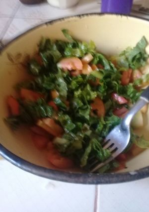 Una foto de Ensalada de tomate y lechuga de la huerta