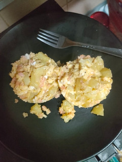 Una foto de Revuelto de salmón