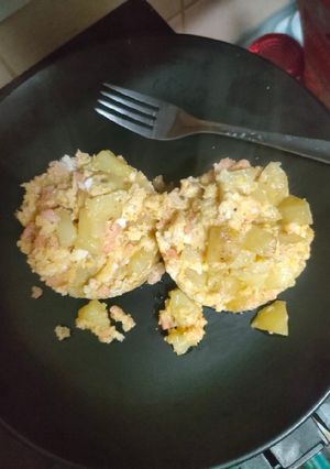 Una foto de Revuelto de salmón