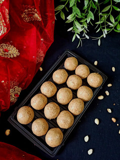 तिल मूंगफली लड्डू (til mungfali ladoo recipe in Hindi) रेसिपी मुख्य फोटो