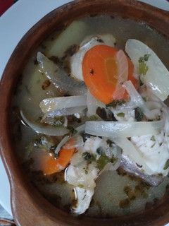 Una foto de Caldillo de congrio dorado