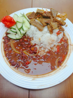 Una foto de Carne Salteada, Porotos y Arroz