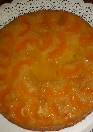 Una foto de Torta de mandarina invertida