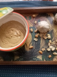 A picture of Garlic flavoured Peanut Butter.