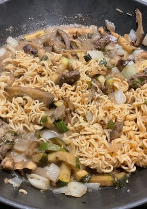 Une photo de Nouilles udon au bœuf et légumes