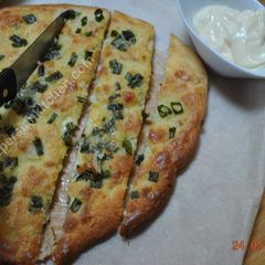A picture of Keto Garlic Bread with almond flour   نان سیر با آرد بادام.