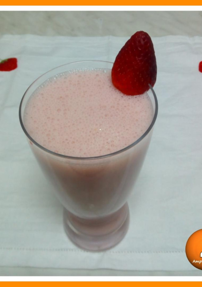 Una foto de Batido de fresas y banana