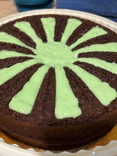 Pisztácia-marcipánkrémes brownie torta Zila formában recept fotója