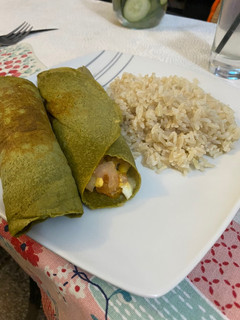 Una foto de Creps de acelga relleno de queso, tomate, choclo y huevo