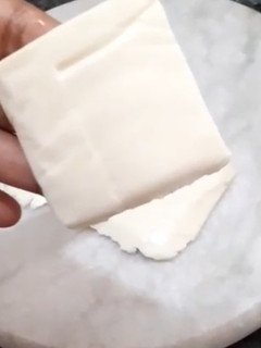 சீஸ் ஸ்லைசஸ் (Cheese slices recipe in tamil) செய்முறை முக்கிய புகைப்படம்