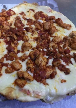 Una foto de Pizza con pollo