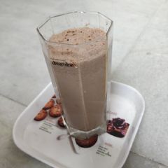 A picture of KitKat milk Shake.