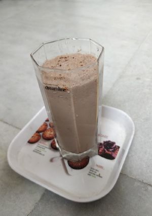 A picture of KitKat milk Shake.