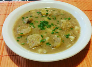 Una foto de Sopa de platanitos