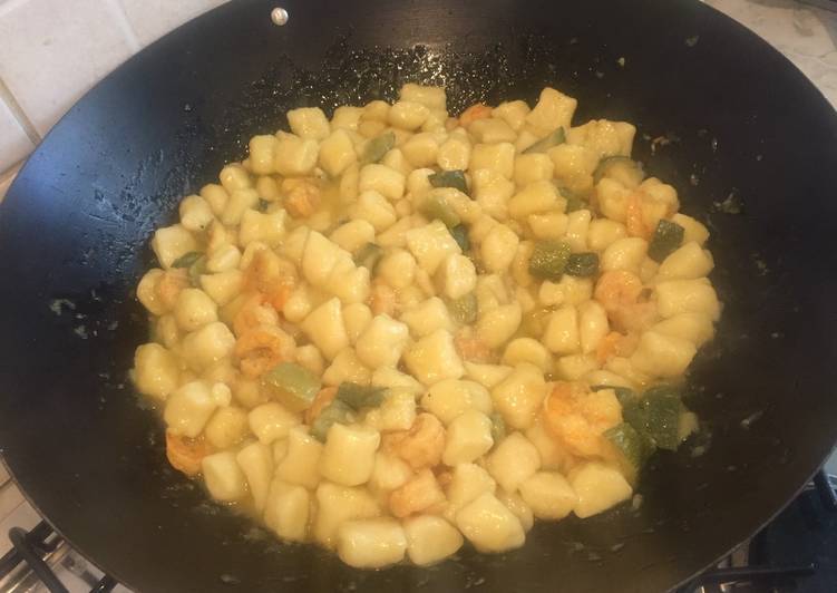 Gnocchi di patate con mazzancolle e zucchine al curry