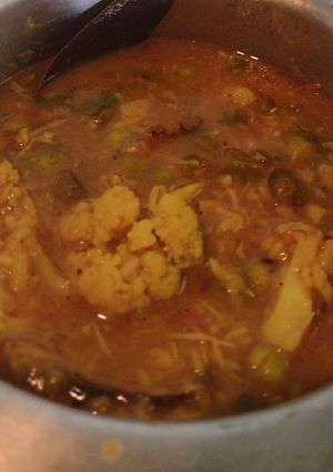 সব্জী দিয়ে মুগ ডাল (sabji diye moong dal recipe in Bengali) রেসিপির প্রধান ছবি