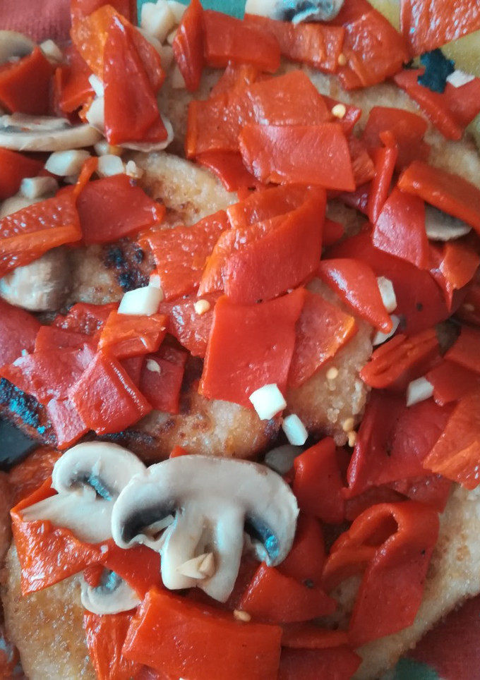 Una foto de Filetes empanados con pimientos de piquillo