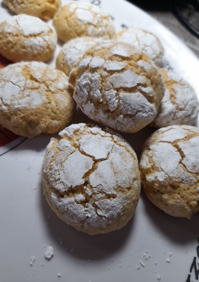 Una foto de Cookies craqueladas de limón (versión sin tacc)
