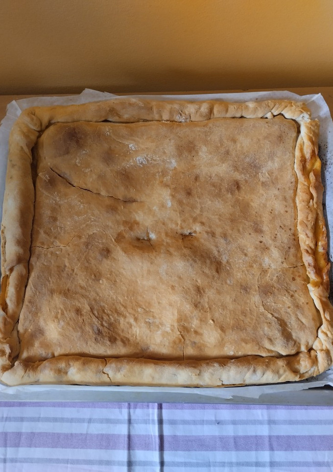 Una foto de Empanada de anchoas a la manera de mi madre