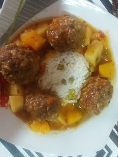 Una foto de Albóndigas c/ arroz !!