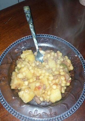 A picture of Githeri with mashed potatoes.