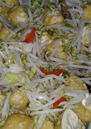 Foto resep Tumis tauge tahu alakadarnya tapi ngeunahh (kata org sunda mah)