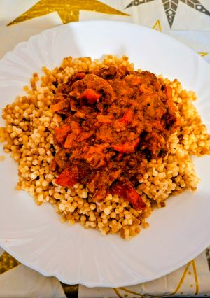Sűrű sertès pörkölt pritamínpaprikàval 🐷🌶🫑🥣🍺 recept fotója