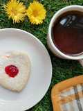 হার্ট শেপড জ্যাম ক্যুকিজ (Heart shaped jam cookies recipe in Bengali)