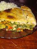 Tarta de acelga con verduras salteadas