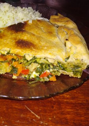 Una foto de Tarta de acelga con verduras salteadas