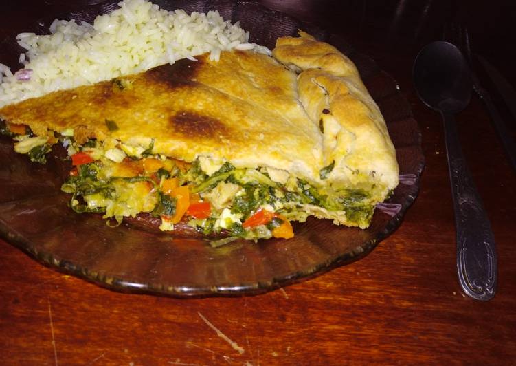 Tarta de acelga con verduras salteadas