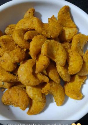 काजू नमक पारे (kaju namakpare recipe in Hindi) रेसिपी मुख्य फोटो