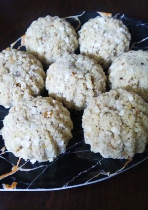 મખાણા ડ્રાયફ્રૂટ લાડુ(Makhana dryfruit laddu recipe in Gujarati) રેસીપી મુખ્ય ફોટો