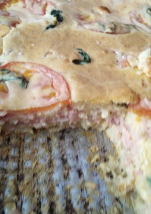 Una foto de Tarta de fiambre con tomate