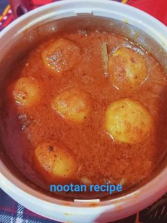 दम आलू (Dum Aloo Recipe in Hindi) रेसिपी मुख्य फोटो