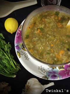 લેમન કોરીએનડર સુપ (lemon coriander soup recipe in Gujarati) રેસીપી મુખ્ય ફોટો