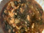 Una foto di cavolo nero carota patate