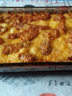 Una foto de Pastel de carne y plátanos