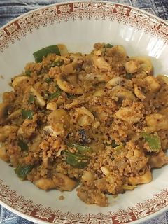 Una foto de Ensalada de quinoa, mar y tierra