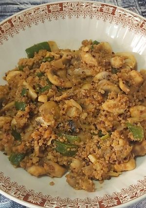 Una foto de Ensalada de quinoa, mar y tierra