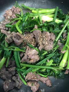 Hình của món Bò xào rau cần.