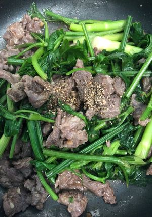Hình của món Bò xào rau cần.
