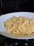 Coditos con queso cheddar