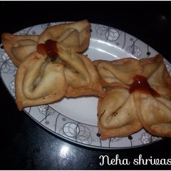 A picture of Flower samosa.